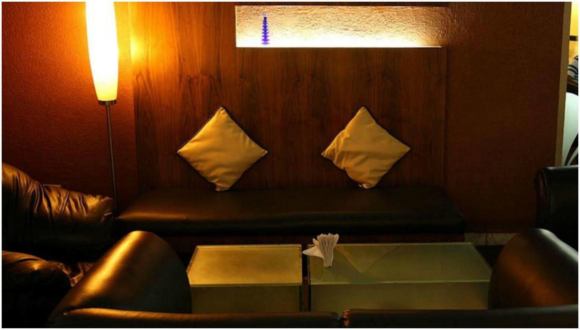 Ramee Guestline Hotel Juhu Bombaim Exterior foto